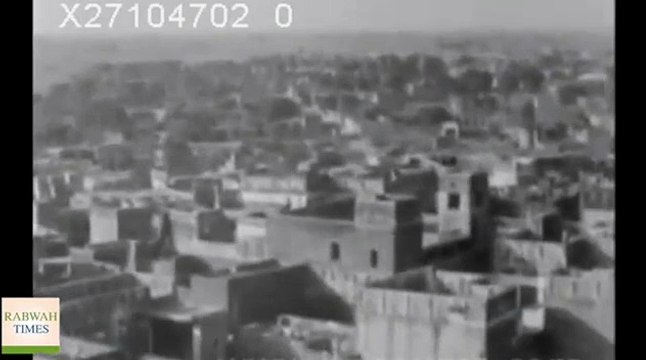 1947: Ahmadiyya Muslims migrating from Qadian, India to Pakistan.