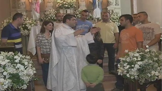 Padre abre as portas da igreja para receber refugiados sírios