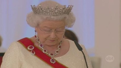 Elizabeth II se torna a monarca a ocupar mais tempo o trono britânico