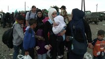 Migrants: Train strikes and heavy rain cause chaos in Macedonia