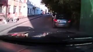NEW Crazy Guy Kicking Windscreen in Russia 2013 trying access his car lol WTF, OMG !!!