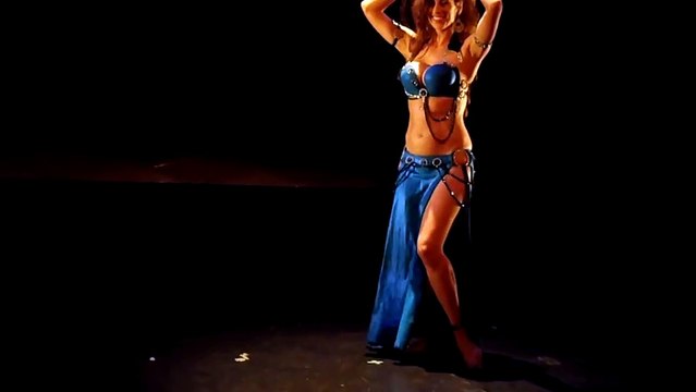 Amazing drum solo by Sadie at Stockholm bellydance festival 2013!