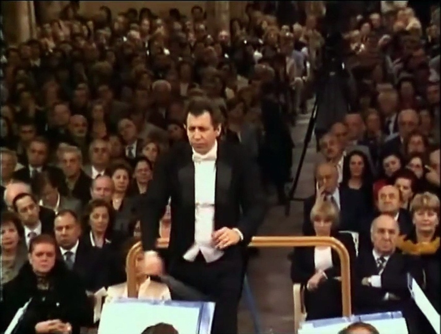 Khachaturian - Spartacus - Adagio of Spartacus and Phrygia.wmv