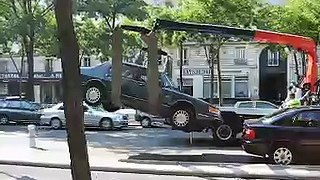 Paris - How to tow a car