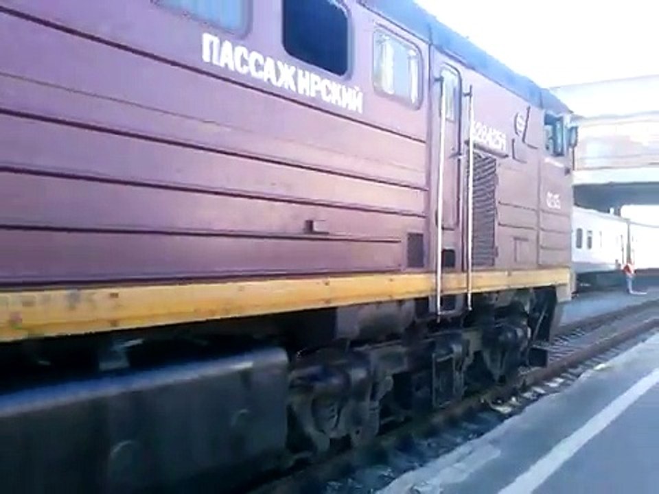 Прибытие 2ТЭ10У-0213 с поездом №373Е Тюмень — Баку, на вокзал Челябинск-Главный