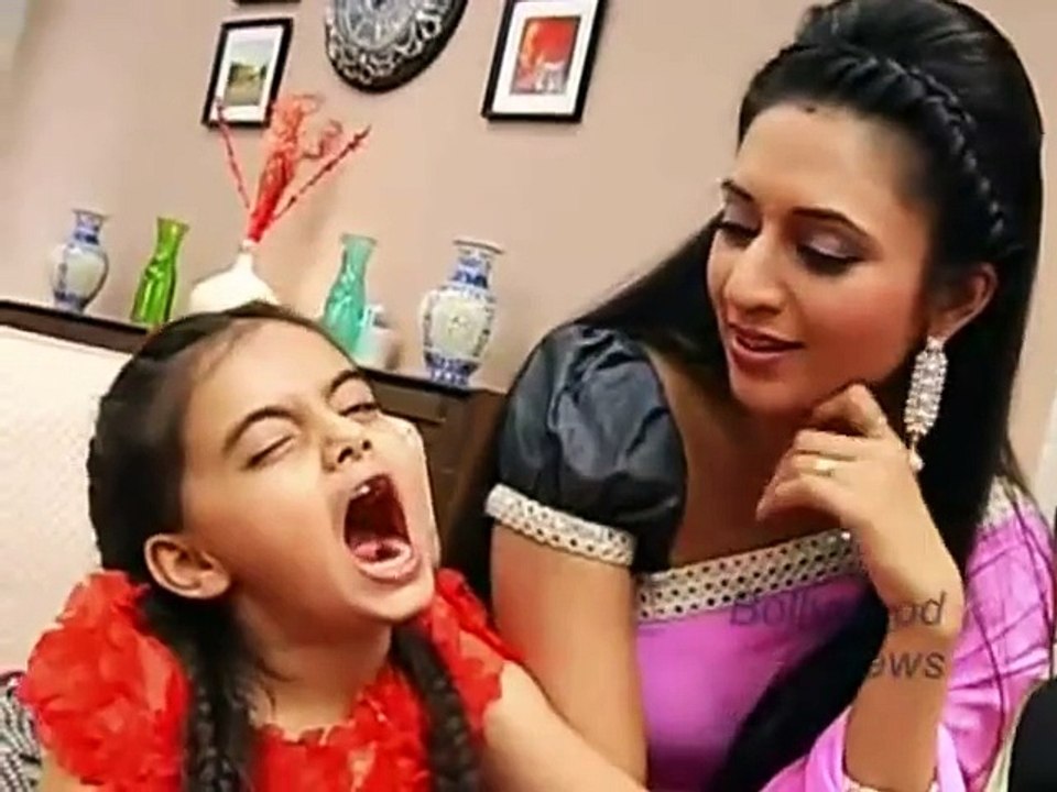 Ishita and Ruhi Makes Fun On The Set of Star Plus Tv Serial Yeh Hai Mohabbatein