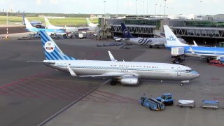 KLM Retro Taxi to gate