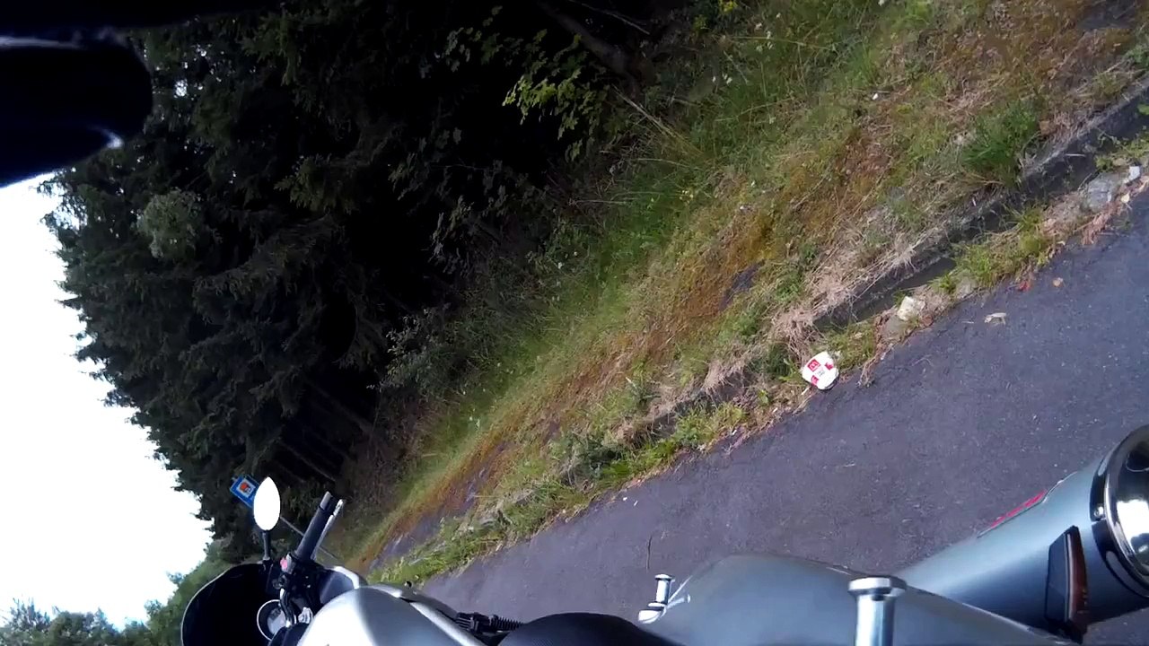 Suzuki-Bandit-1200-s-Knieschleifen-(Knee-Down