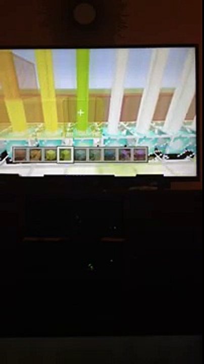MineCraft- how to make a beacon rainbow