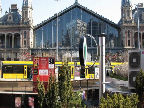 Siemens Combino Tram In Budapest = Siemens Combino Vllamos Budapestben