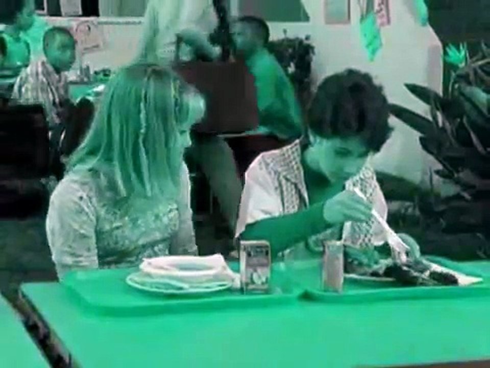 Lizzie and Gordo - Why Don't You Kiss Her