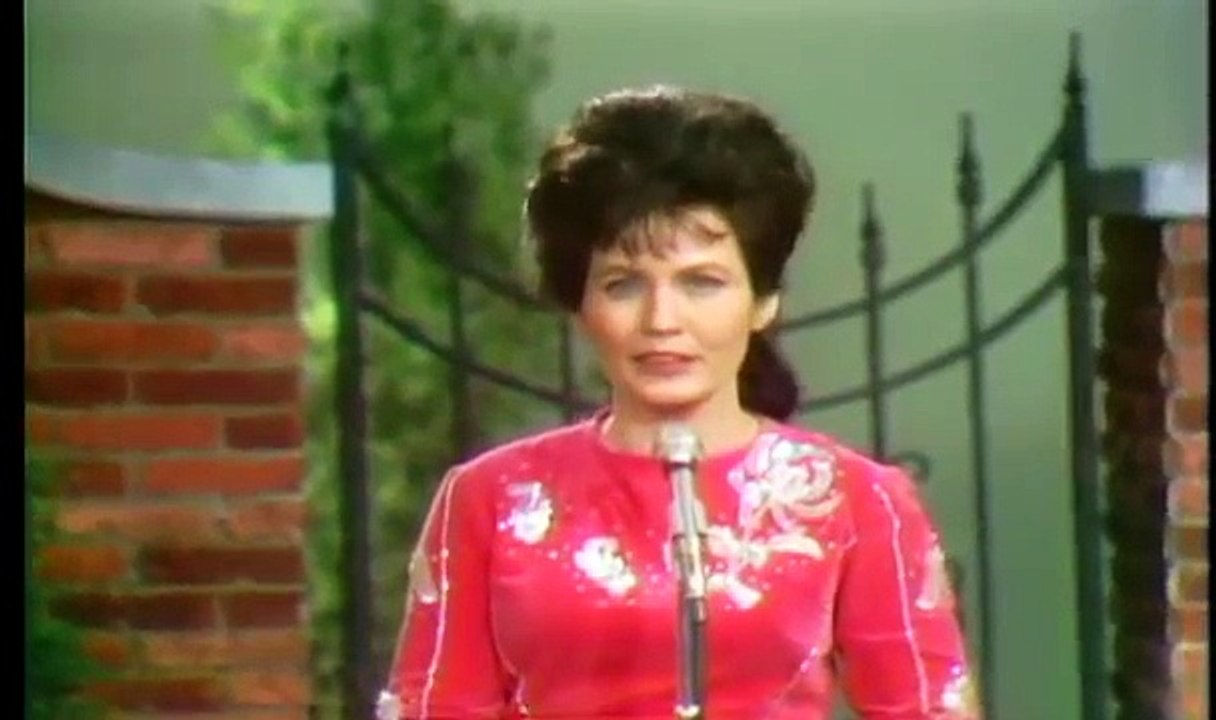 loretta lynn "where no one stands alone"