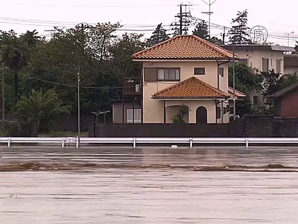 Ливни в Японии вызвали наводнения и оползни