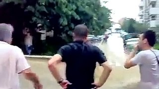Beograđani spašavaju susjeda iz bujice