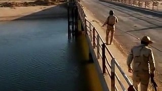 Peshmerga vs ISIS facing each other, few meters between them  (English)