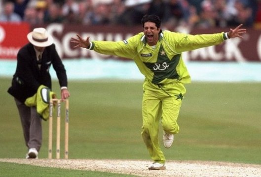 Wasim Akram v Sachin Tendulkar - Beautiful slower ball - India v Pakistan at Sharjah 2000