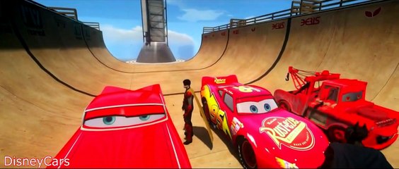 Lightning Mcqueen, Tow Mater & Ramone Stunt Jumps Avec Batman, Joker et Robin!