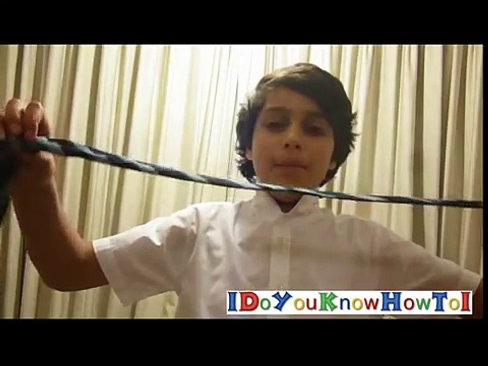 How To Tie a Tie Step By Step
