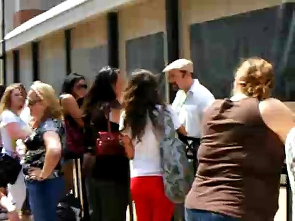 Jeff Archuleta meeting fans in Dallas