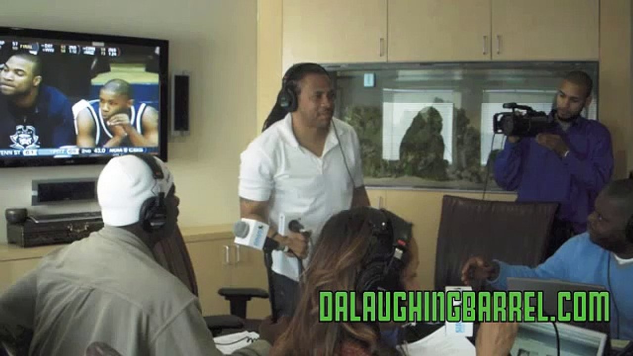 Foxxhole Radio 10-28-11 Part 1