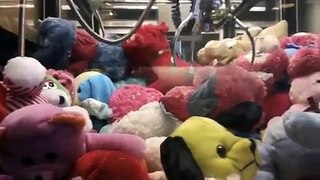Man vs Claw: The Best Claw Machine Ever!