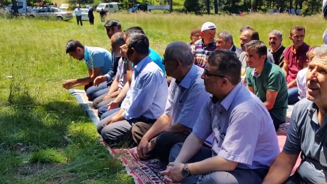 Beşkonak Yayla Şenliği 2015 Yıldız Tilbe Yaylanın Çimenine