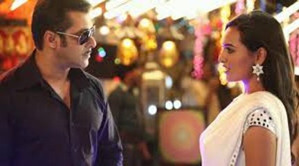 Salman Khan  with  Sonakshi Sinha celebrat today, film "Dabangg"  Latest Breaking News