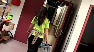 Femme / valet de chambre