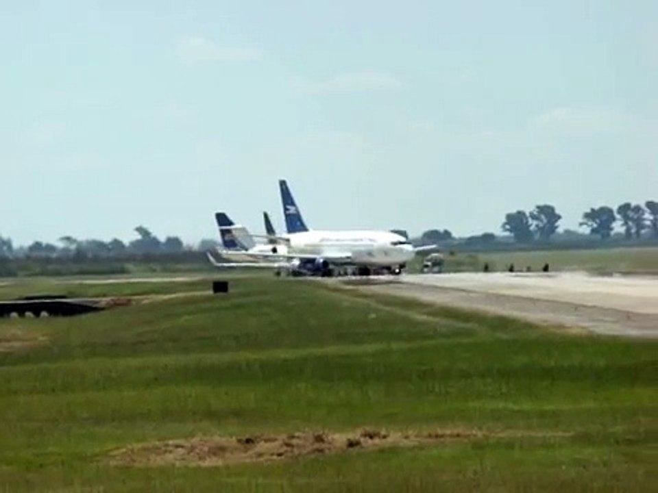 Rodaje y despegue de Boeing 737-200 de Aerolineas Argentinas desde Cordoba