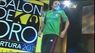 Adrian Uribe imitando al Cuau Balon de Oro A2011