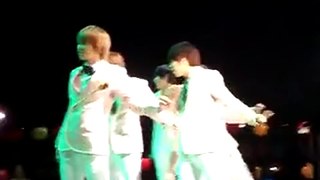 Crazy fan grabs onto Dongwoo's leg during performance