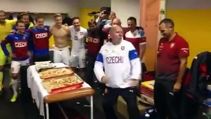 Çekler EURO 2016'ya kalmanın sevincini böyle yaşadı!