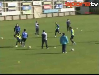 Fenerbahçe idmanında kavga! Bilica Caner'in saçını çekti!