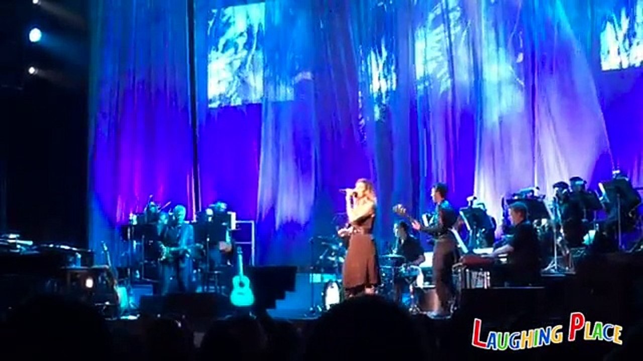 Idina Menzel Live - "Let It Go"