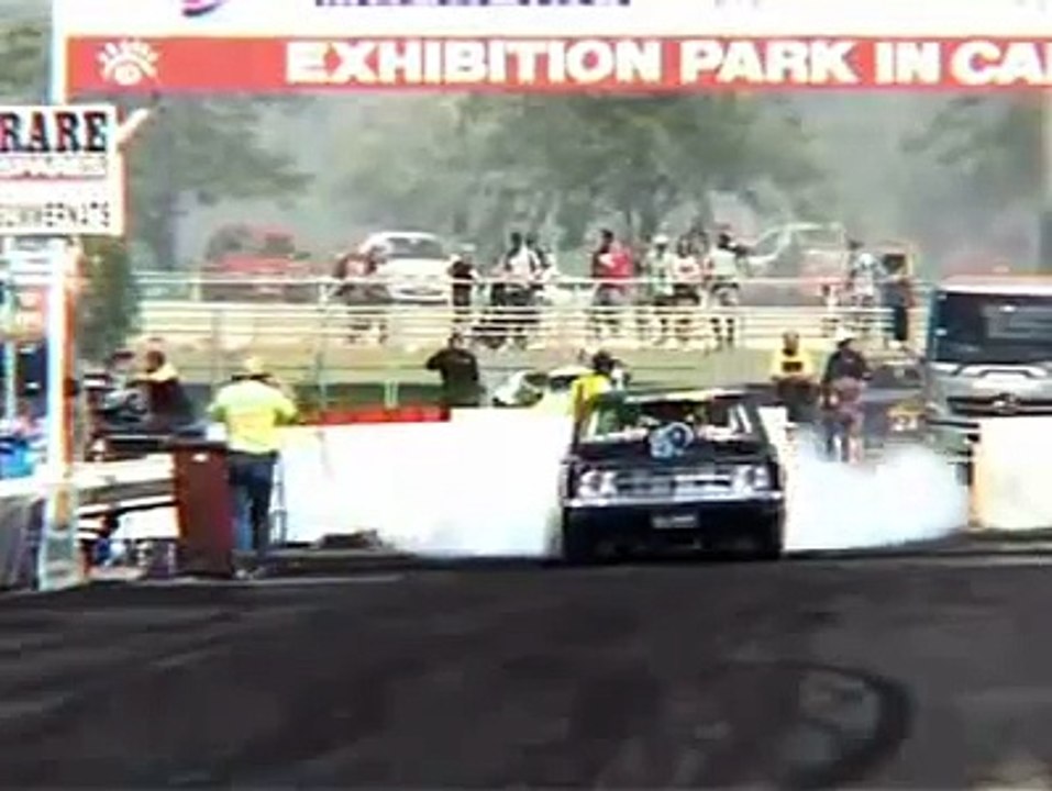 awesome_holden_burning_burnout.wmv