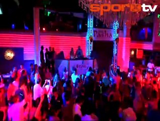 Bodrum'da bomba! Emre Çolak ünlü şarkıcıyla sobelendi!