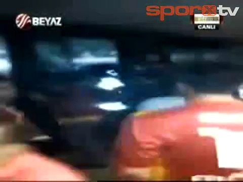 TT Arena'da polis ile taraftar arasındaki pankart gerginliği