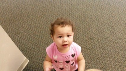 Baby girl see Daddy after first day of school: reaction is priceless