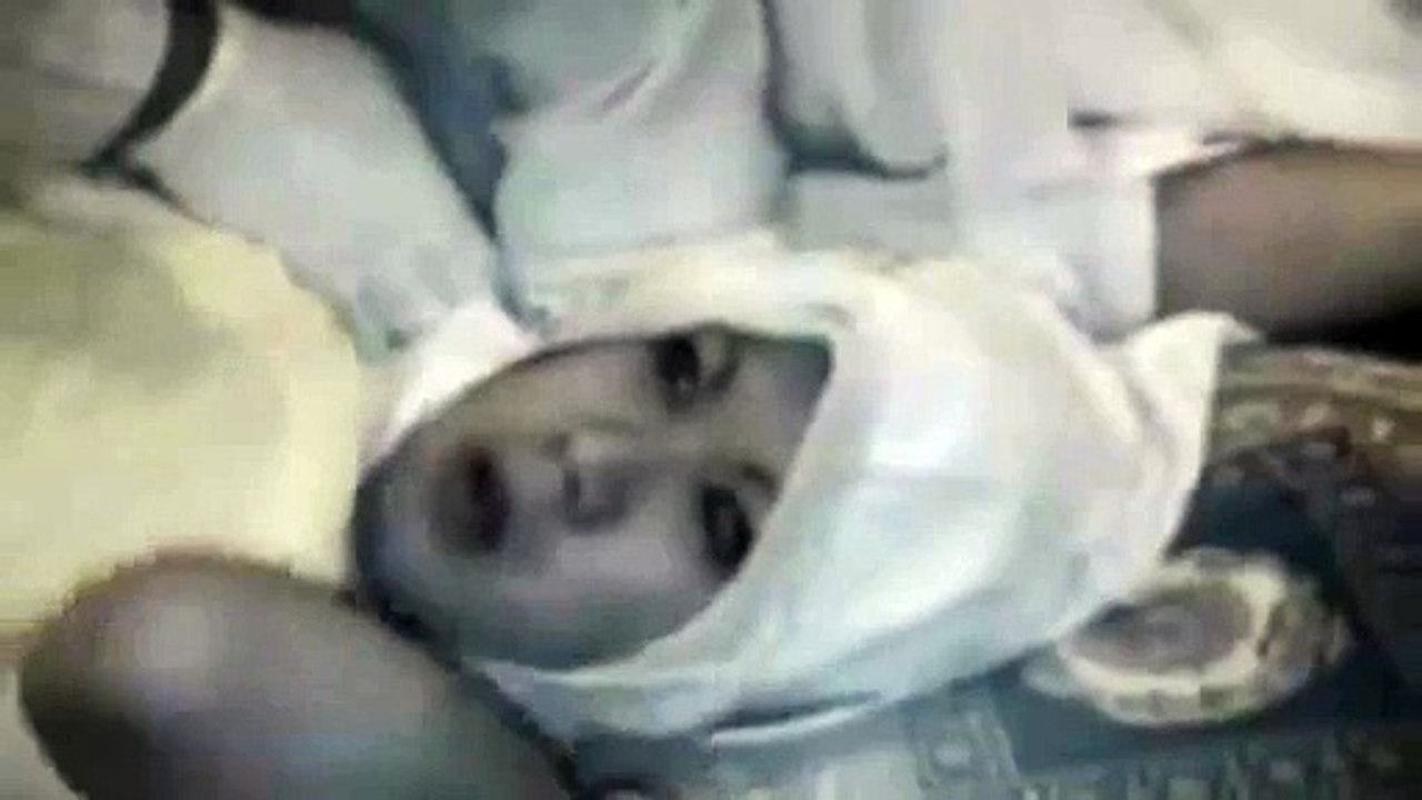 jinn ghost in a girl,watch she is coocupied by a jin a molvi is trying to overcome by the help of QURAN by reciting verses of QURAN,infoprovider - Video Dailymotion