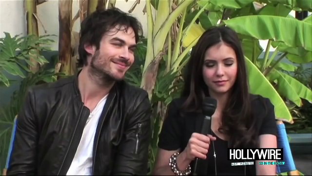 Nina Dobrev & Ian Somerhalder Kiss & Address Breakup! (PEOPLE'S CHOICE AWARDS 2014)