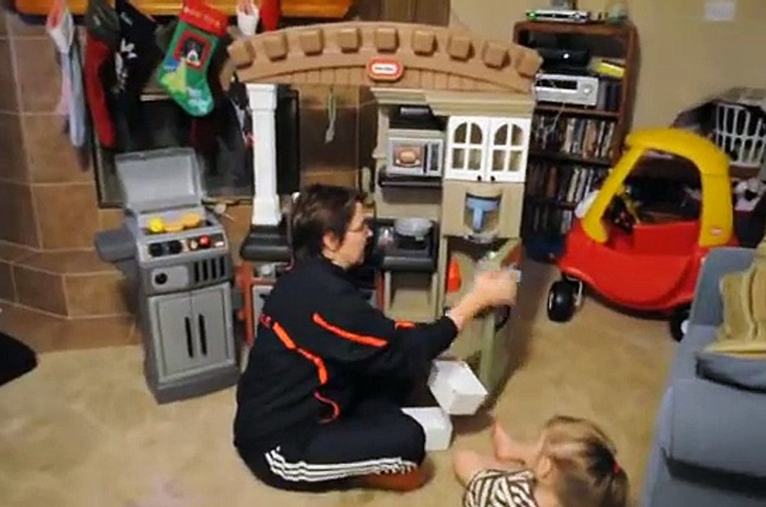 Little Tikes Grillin' Grand Kitchen Video Review