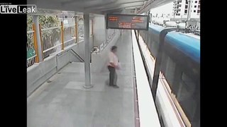 Blind man Falls into Gap between Two Wagons at Subway