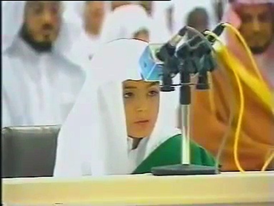 Enfant qui  recite le coran  machallah .