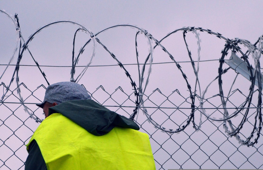 En Hongrie, des prisonniers pour achever une clôture anti-migrants