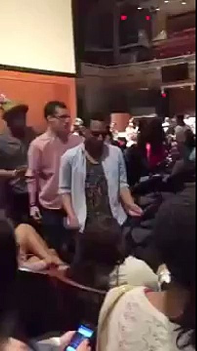 SamWhiteOut x Commas - Shimmy Dance