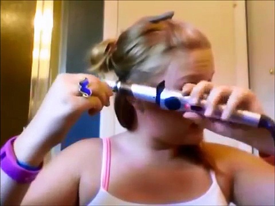 Garota arranca os cabelos com Baby Liss