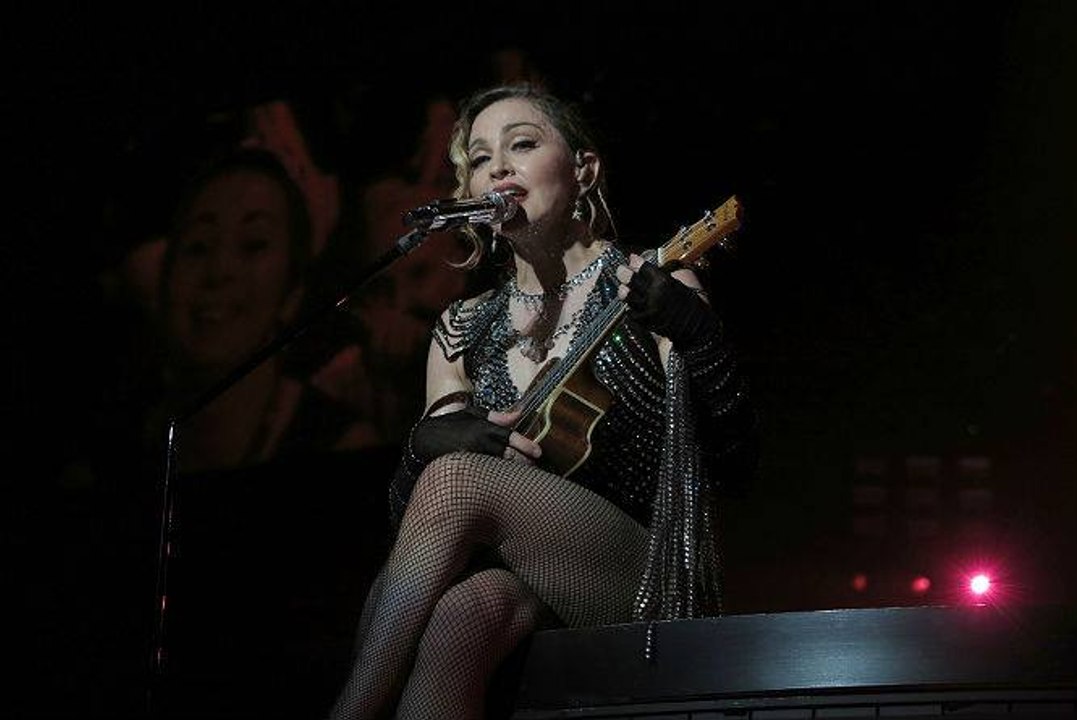 Madonna -  La Vie En Rose - Rebel Hearth Tour Montreal