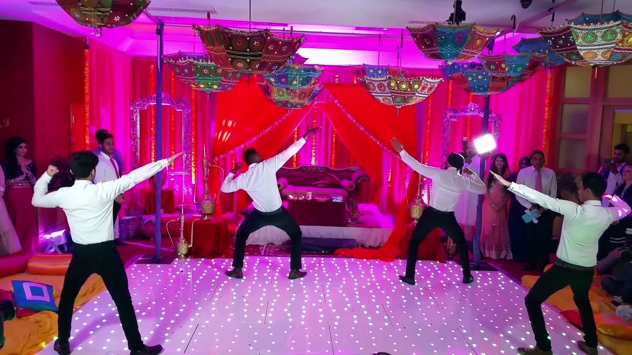 BEST WEDDING DANCE EVER! Zoya and Asad's amazing Mehndi Dance! #zoyawedsasad