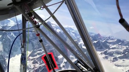 Great ultralight gliders flying in the southern french Alps