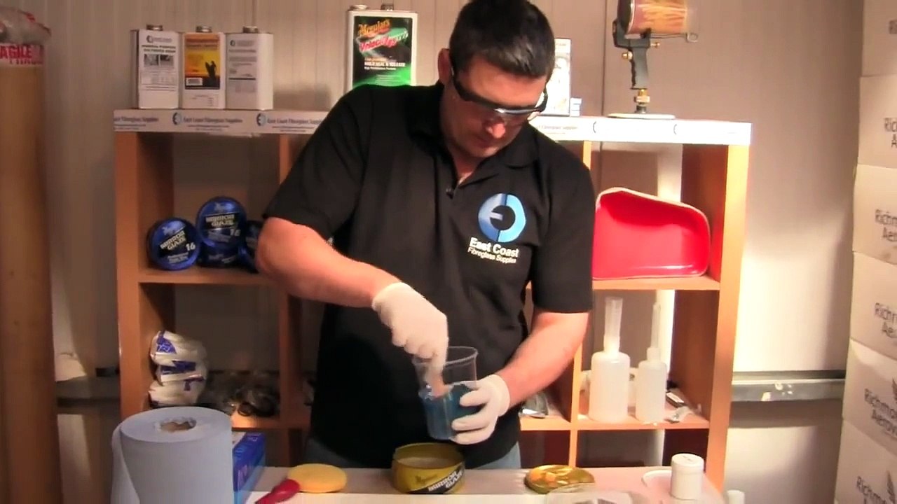 Adding pigment and Catalyst to Gelcoat